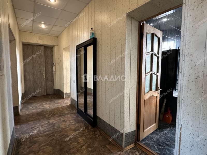 трёхкомнатная квартира на улице Коминтерна дом 4